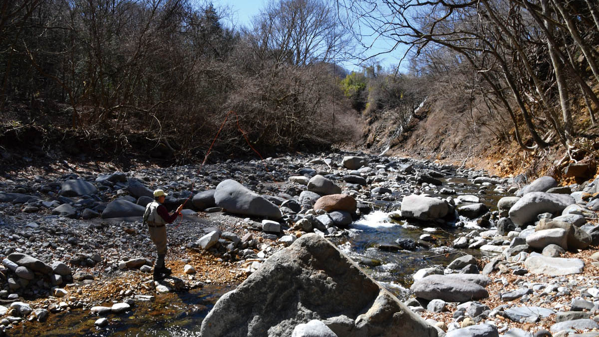 ライトラインで里川へ | PARTNERS | FlyFisher ONLINE フライ
