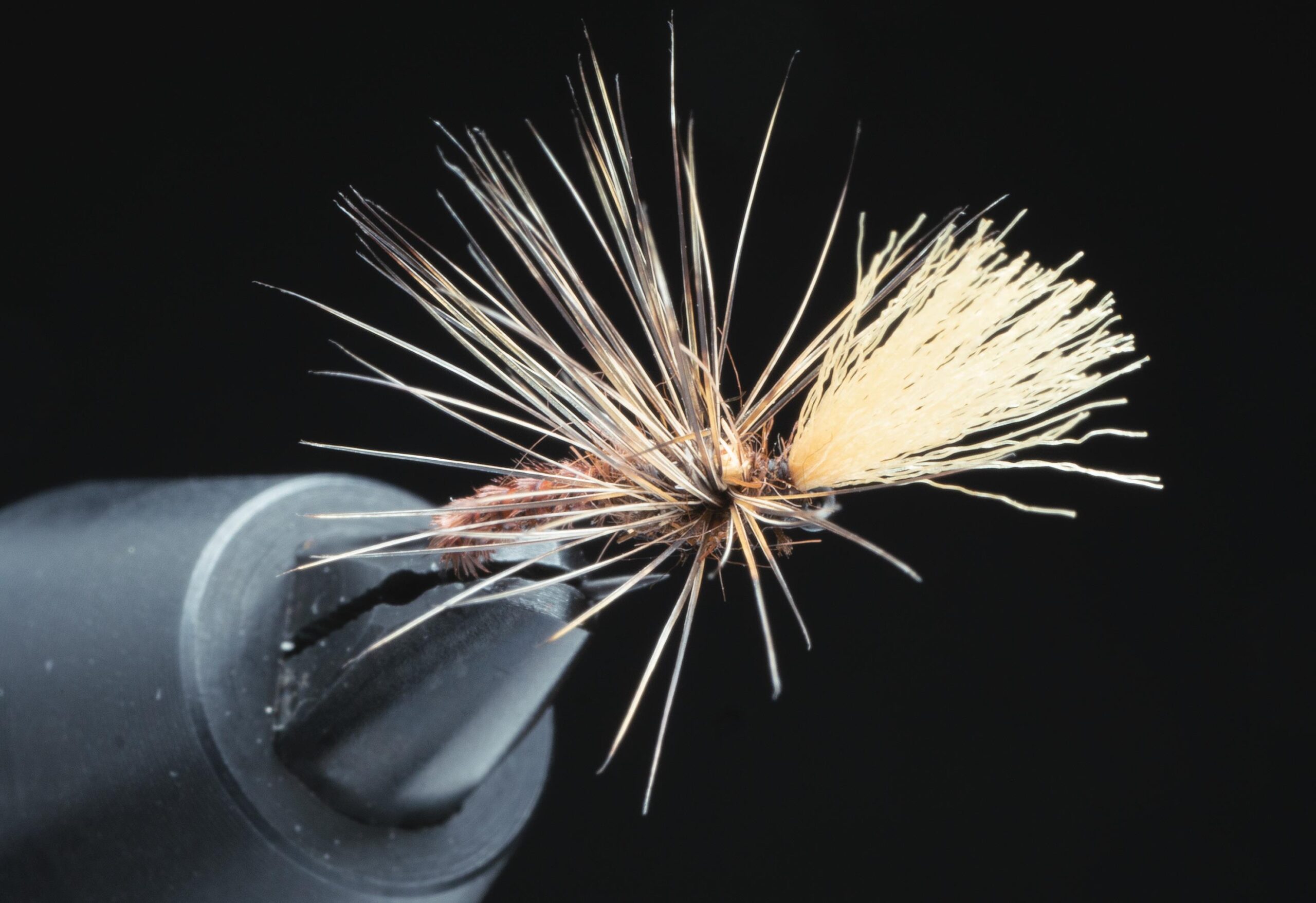 丹沢スペシャルのタイイング | ARTICLES | FlyFisher ONLINE フライ